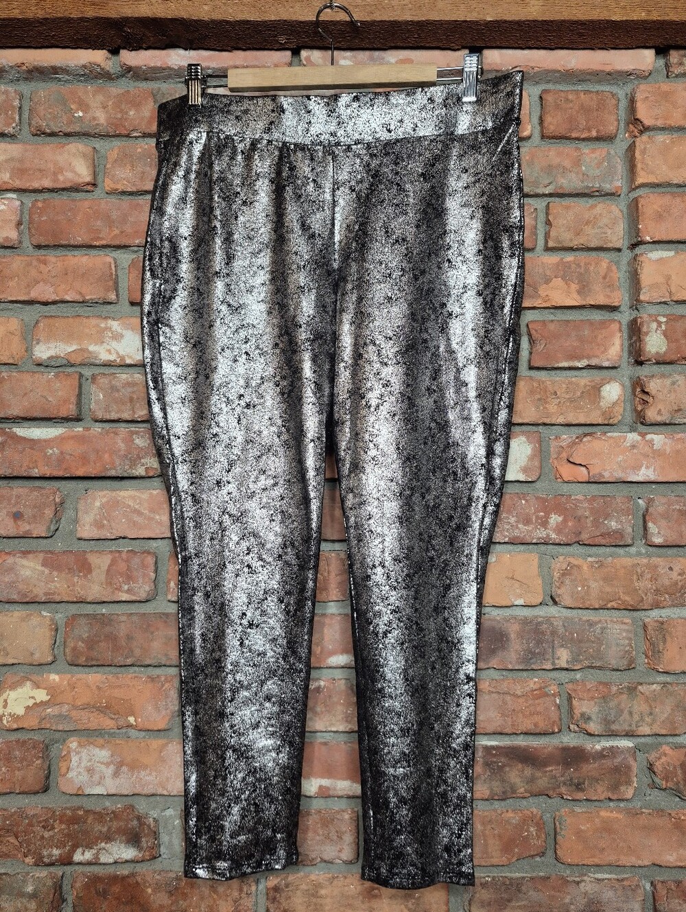 Torrid Size 2 2X Metallic Silver Black Foil Leggings Foil Skinny Stretch NYE
